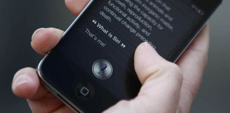 202434-luke-peters-demonstrates-siri-an-application-which-uses-voice-recognit